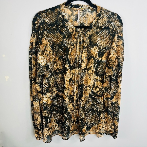 Free People Size Medium Snake Print Python Semisheer Flowy Boho Blouse Tunic AA1 - Picture 1 of 7